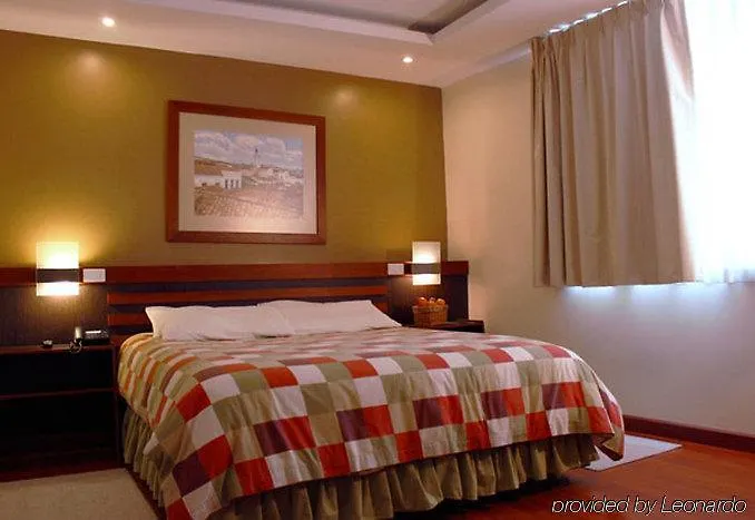 Finlandia Hotel Quito 3*,